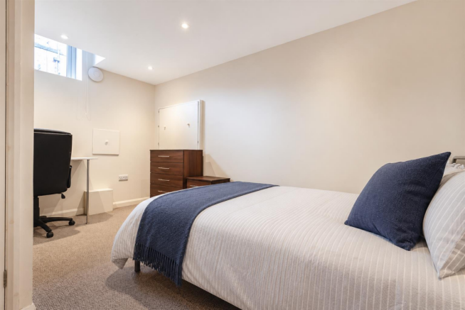 5 bed End of Terrace to rent Image 10