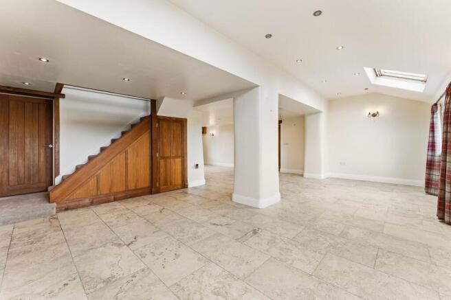 8 bed Detached for sale Image 12