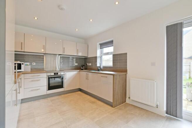 Comley Crescent, Chesterfield, Derbyshire, S41 9SH photo 3