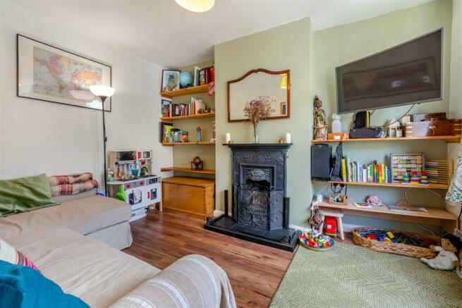 8592645-interior01.jpg