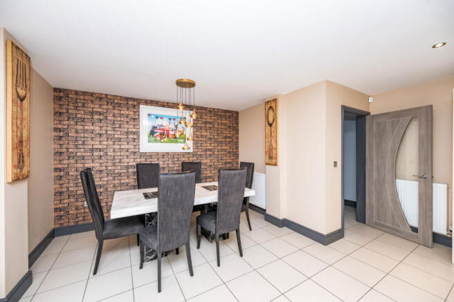 4 bed Detached for sale Image 8