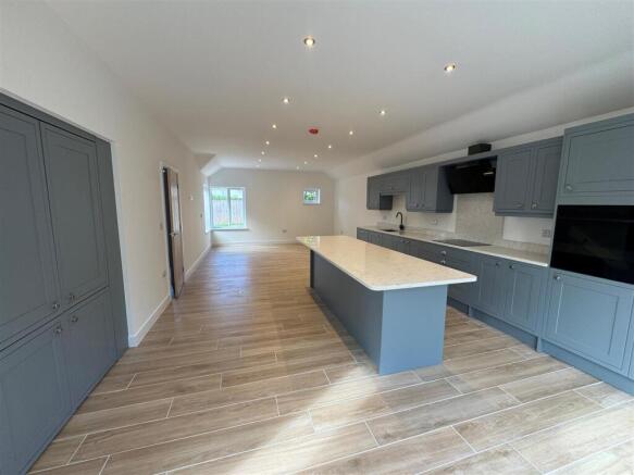 2 bed Detached for sale Image 4
