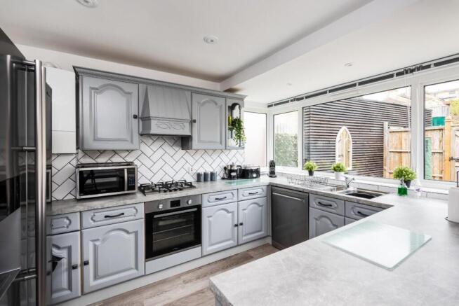 204 Newbridge Road, Bath, BA1 3LF-2.jpg