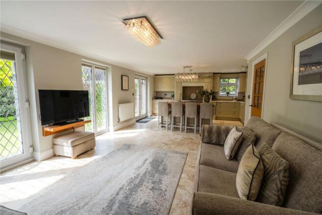 Beaufort Crescent, Cleethorpes, DN35 photo 4