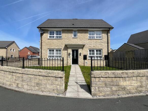 3-bed semi-detached on Croft Avenue, Hyde, £285,000