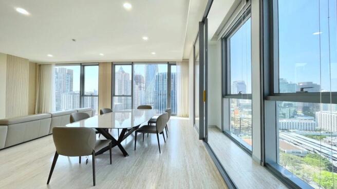 Scope Langsuan - Dining Room