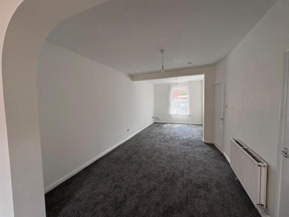 3 bed House to rent Image 5