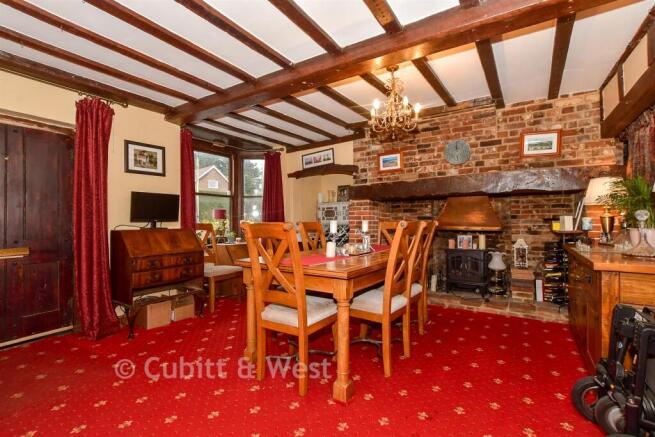 Lounge/Dining Area