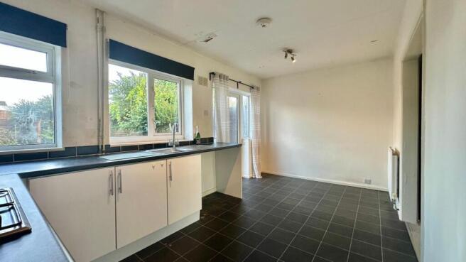 Yewdale Crescent, Potters Green, Coventry, CV2 2FT photo 4