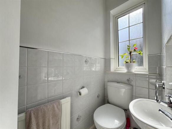4 bed Detached for sale Image 10