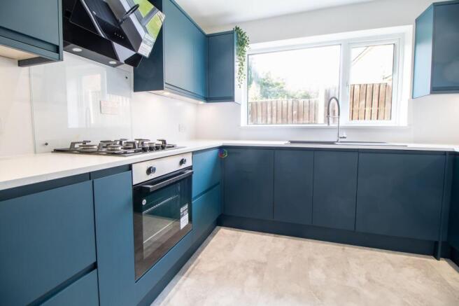 4 bed Detached to rent Image 5