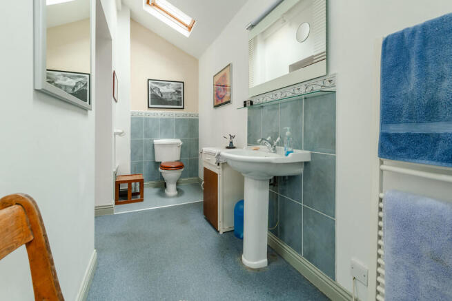 5 bed Semi-Detached for sale Image 12