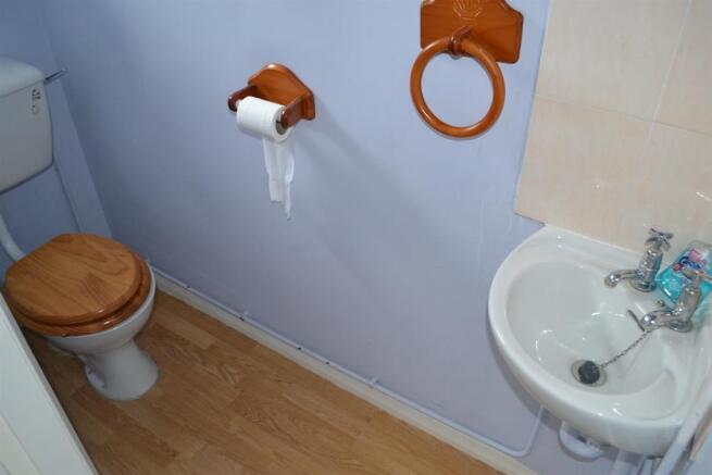 GUEST CLOAKROOM