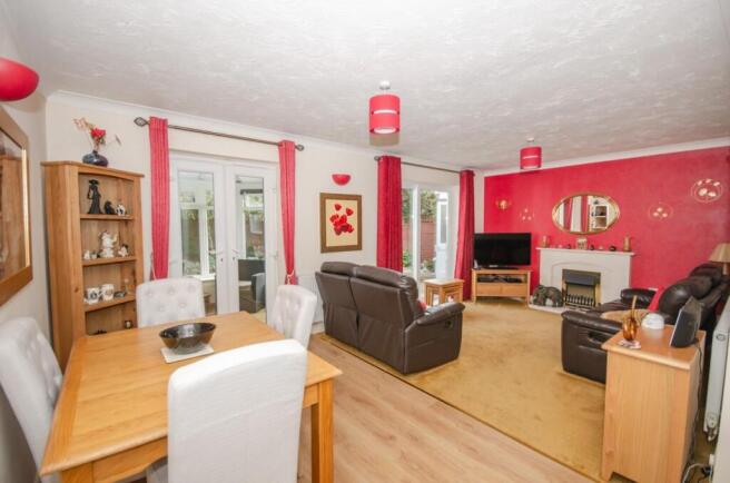 Living room pic 2.jpg