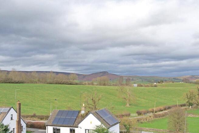 3 bed Semi-Detached for sale Image 6