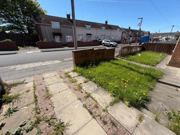 DRIVE & FRONT GARDEN