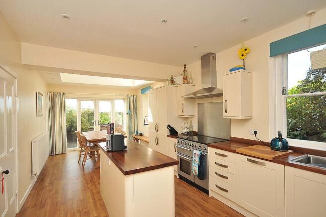 LIVING KITCHEN