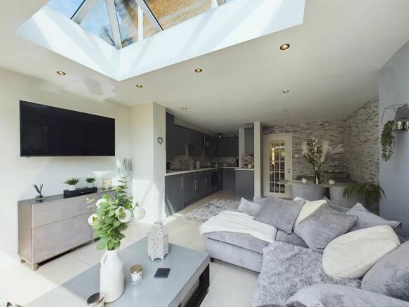 KITCHEN/DINING/FAMILY ROOM