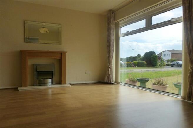 Lounge/ Dining Area