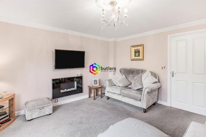 4 bed Detached for sale Image 7