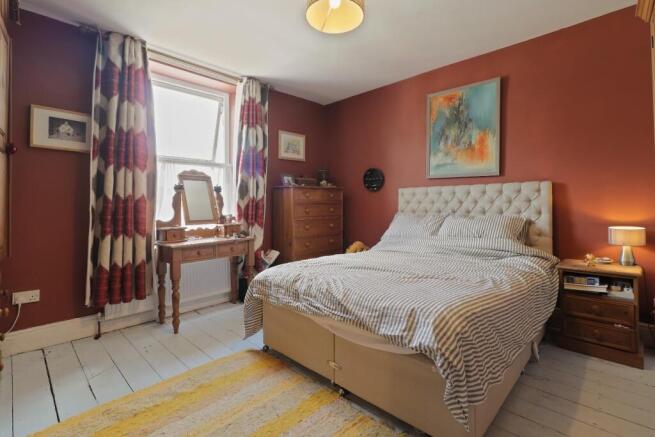 4 bed Semi-Detached for sale Image 4