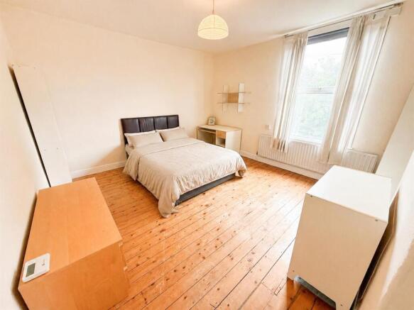 4 bed Terraced for sale Image 4