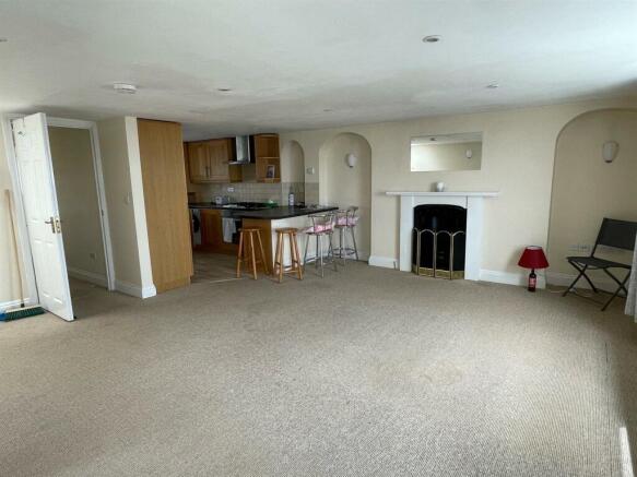Kitchen lounge.jpg