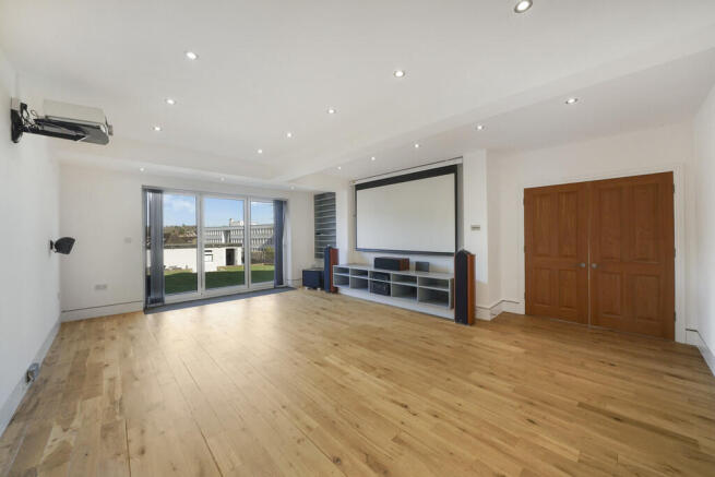 6 Colchester Road...