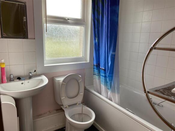 Bathroom/WC: