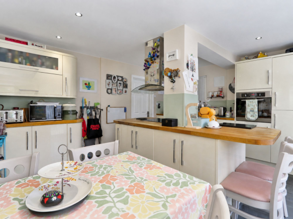 3 bed Semi-Detached for sale Image 8