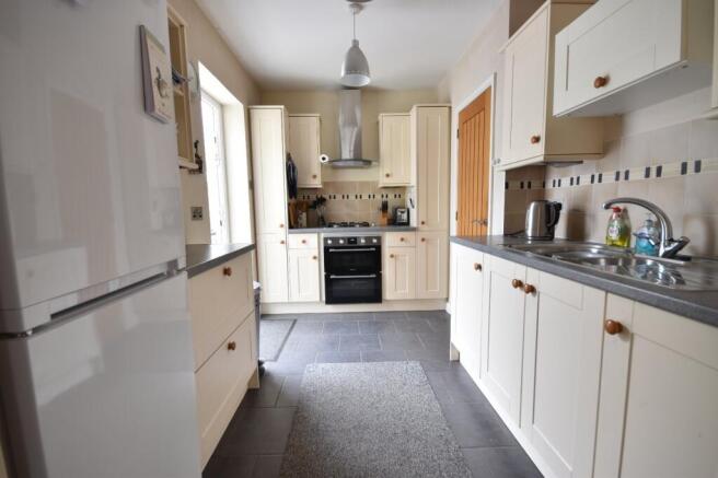 Effingham Road, Burstow, Surrey, RH6 photo 4