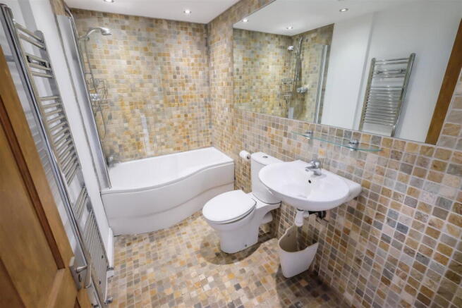 3 bed Terraced for sale Image 11