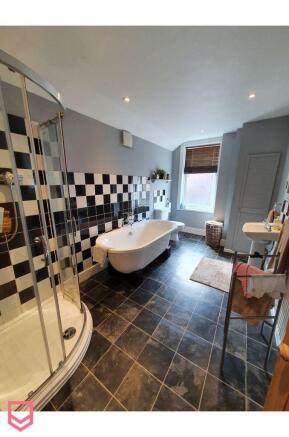 Bathroom , shower+bath