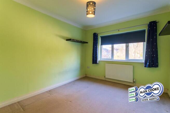 4 bed Semi-Detached for sale Image 10