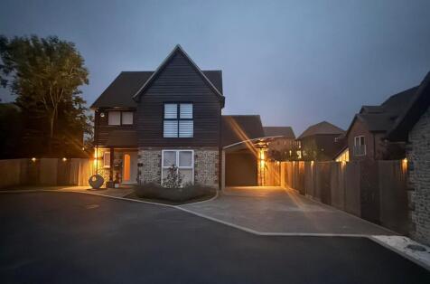 Flint Close, Rotherfield Greys, Henley-On-Thames