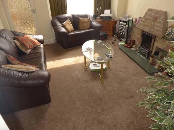 REAR LOUNGE