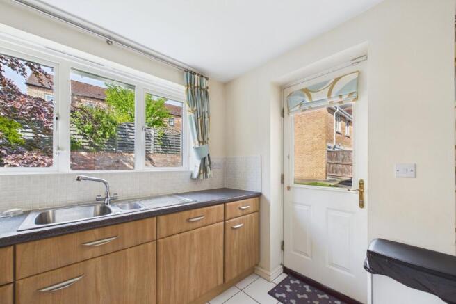 5 bed Detached for sale Image 12