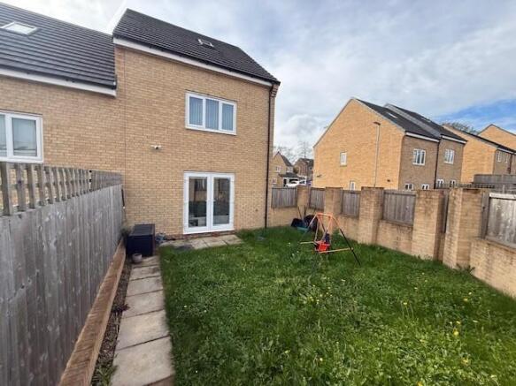 3 bed Semi-Detached for sale Image 12