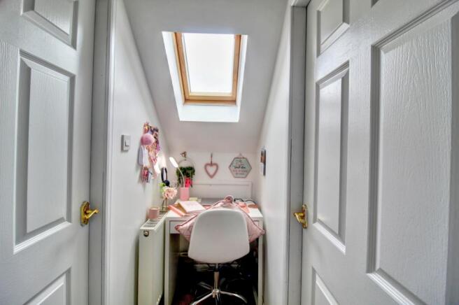 Landing/Desk Space