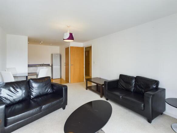 2 bed Apartment to rent Image 9