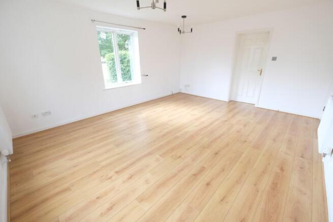 SITTING/DINING ROOM