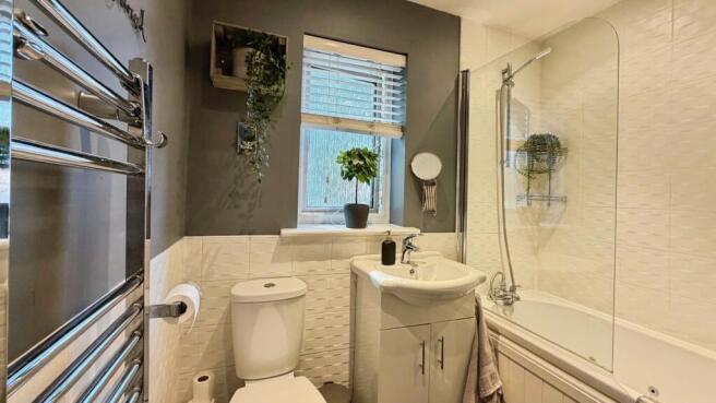 4 bed Detached for sale Image 10