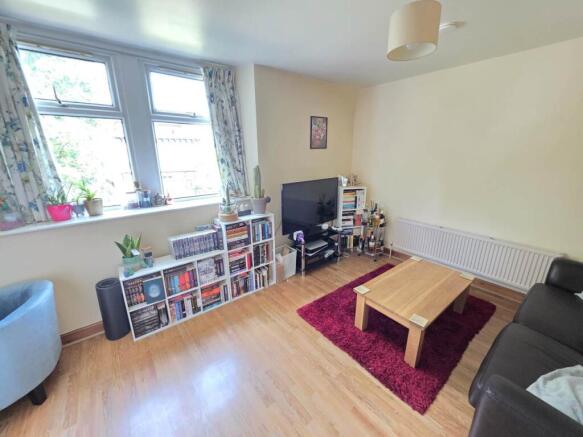 2 bed Flat to rent Image 4