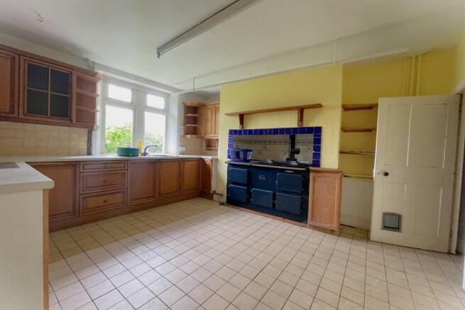 5 bed Semi-Detached for sale Image 4