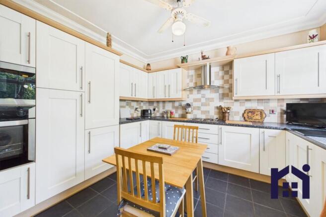 Dining kitchen