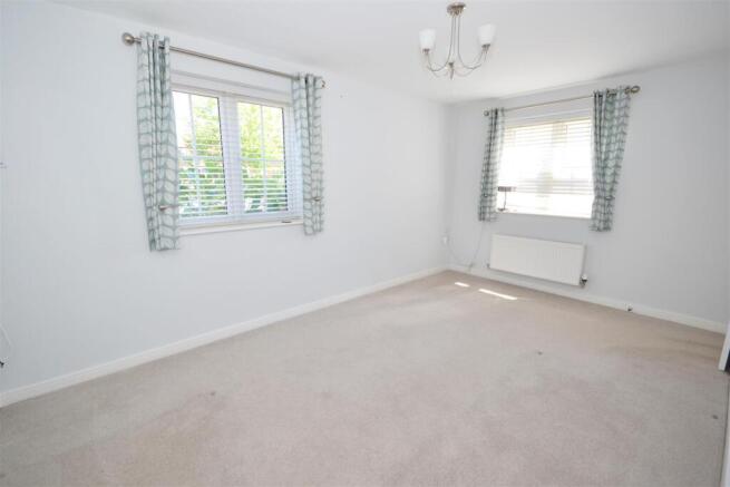 3 bed Semi-Detached for sale Image 6