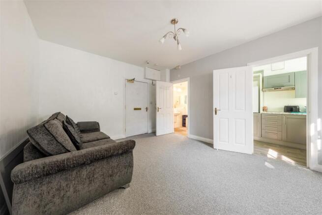 205 Harewood Court-4.jpg
