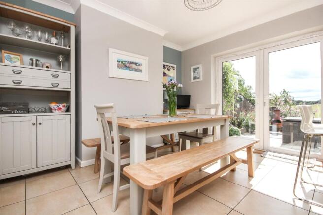 05 Dining Room