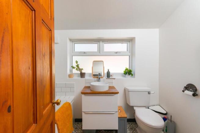 ENALSNHOJTS421 - Bathroom D.jpg