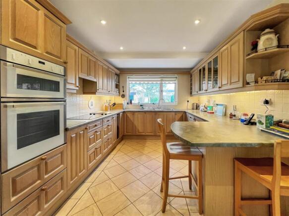 kitchen breakfast room.....jpg